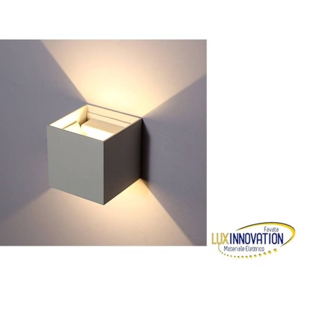 Lampada faretto a muro bianca quadrata doppia luce 5W apertura fascio regolabile Lampada faretto a muro bianca quadrata doppia luce 5W apertura fascio regolabile